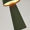 Lámpara de mesa Arenys - grande de exterior de metal con acabado pintado verde en Verde - Muebles para el exterior, Uruguay | Kavehome, vista 3 de 4