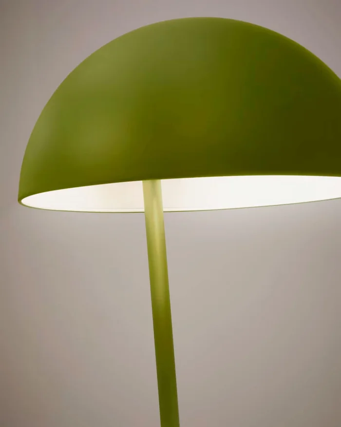 Lámpara de pie Catlar de madera de fresno y metal con acabado pintado - verde en Verde - Lámparas de pie, Uruguay | Kavehome, vista 2