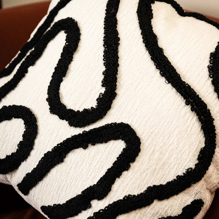 Almohadón formas - negro en Negro - Textiles, Uruguay | Buho Store, vista 2