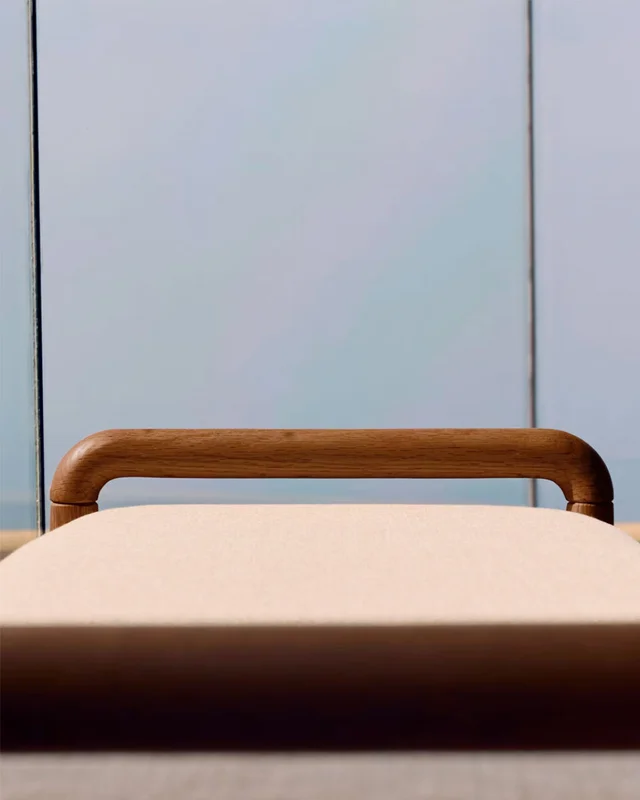 Banco desenfundable Macaret - de madera maciza de roble acabado nogal 120 cm FSC Mix Credit. en Marrón - Butacas, banquetas y puffs, Uruguay | Kavehome, vista 3