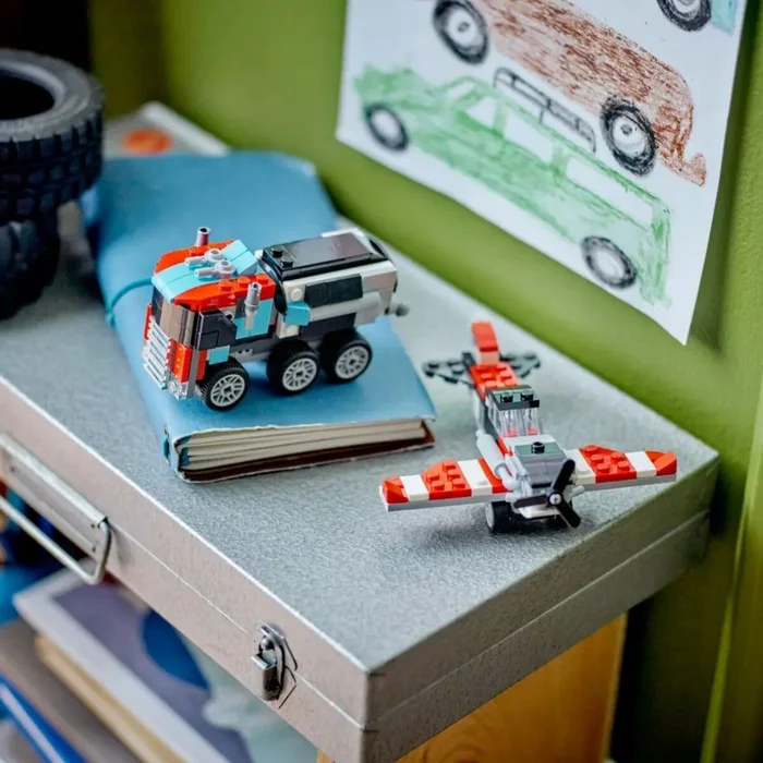 JUEGO DE MESA LEGO® CREATOR CAMIÓN PLATAFORMA CON HELICÓPTERO  en Multicolor - Decoración, Uruguay | Viasono, vista 2