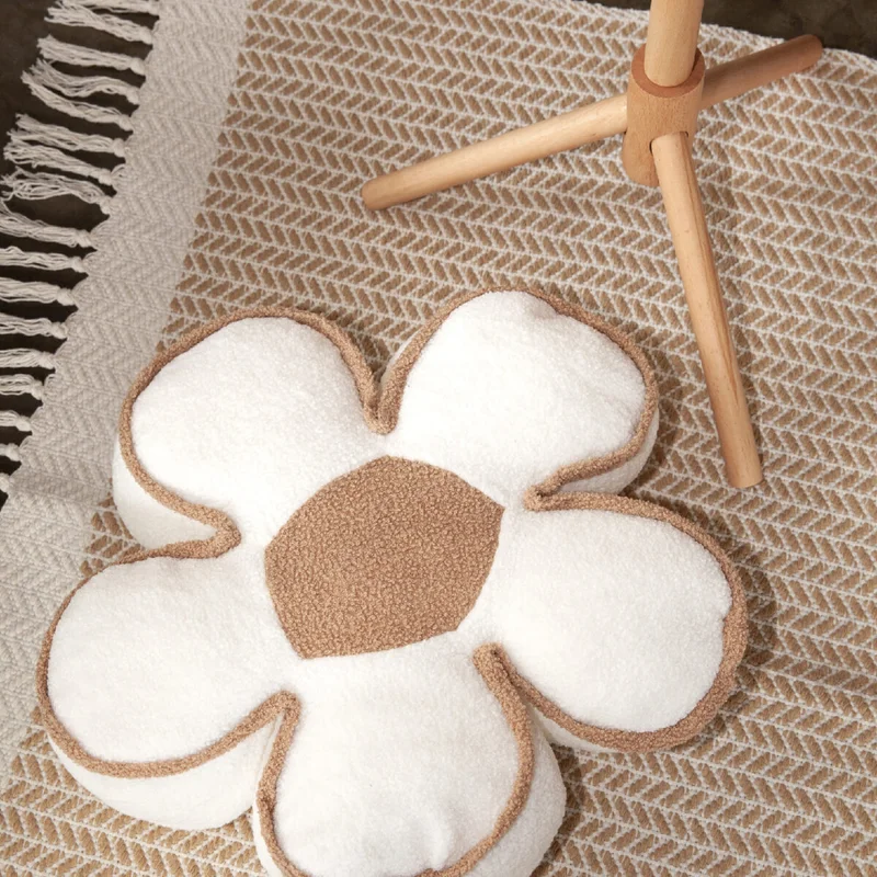 Almohadón flor Groovy - blanco en Blanco - Textiles, Uruguay | Buho Store, vista 3