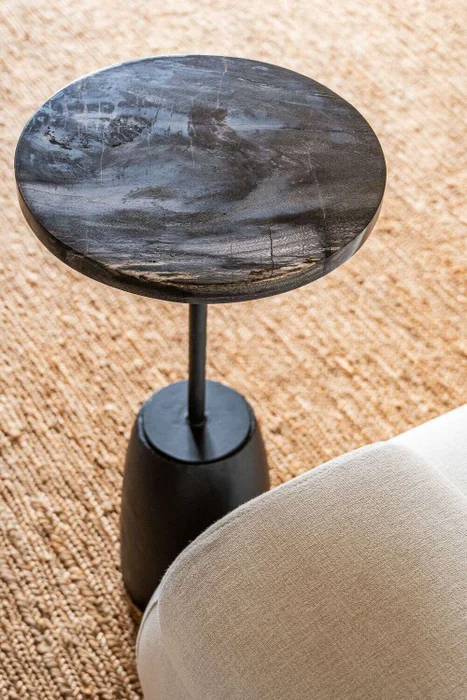 MESA PETRIFICADA BLACK - BASE CEMENTO - 32 CMS en Negro - Mesas de living, Uruguay | La Iberica, vista 2