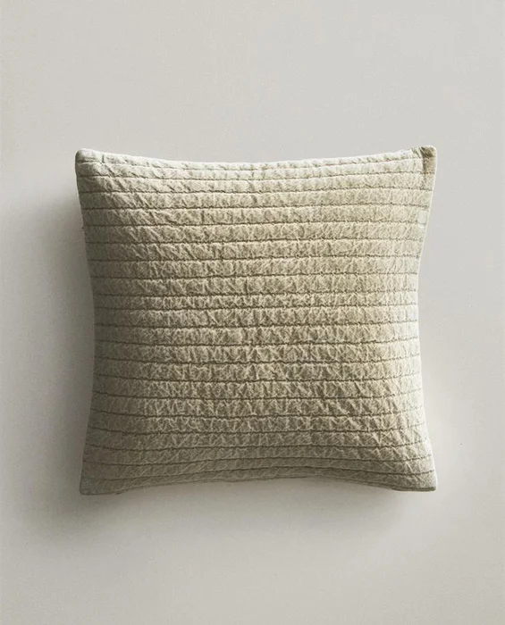 FUNDA COJÍN ACOLCHADO en Beige - Textiles, Uruguay | Zara Home
