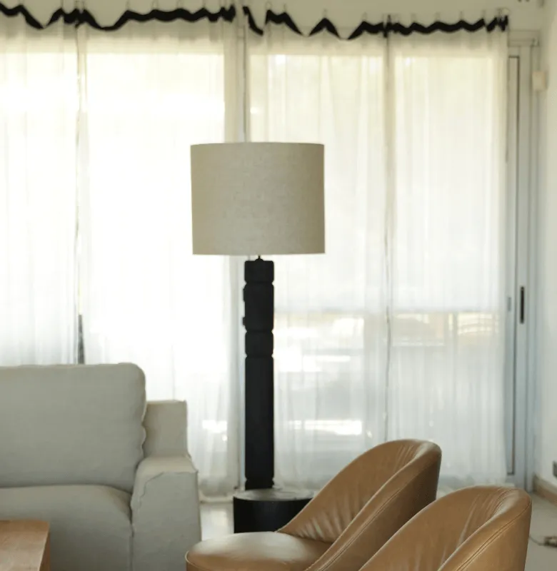L. PIE HENRY en Negro - Lámparas de pie, Uruguay | Masinfinito Casa