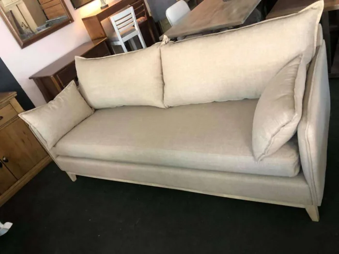 Sofa brazo Soul con zócalo en Beige - Sillones y sofás, Uruguay | Viladecó Muebles, vista 2