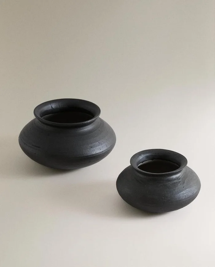 JARRÓN DECORATIVO OVALADO en Negro - Jarrones, Uruguay | Zara Home, vista 2