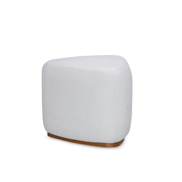 Puff Triangular c/ Base Madera Tela arena en Beige - Butacas, banquetas y puffs, Uruguay | Champagne Home, vista 2