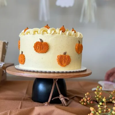 Pie de torta alta base negra y flecos – 30cm - Decoración, Uruguay | Dreams On Time, vista 3