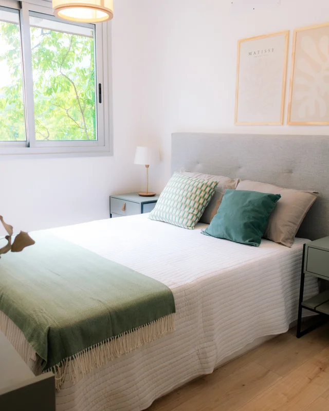 Lámpara de Mesa Slim Pequeña en Madera natural - Lámparas de mesa, Uruguay | Berna home, vista 3