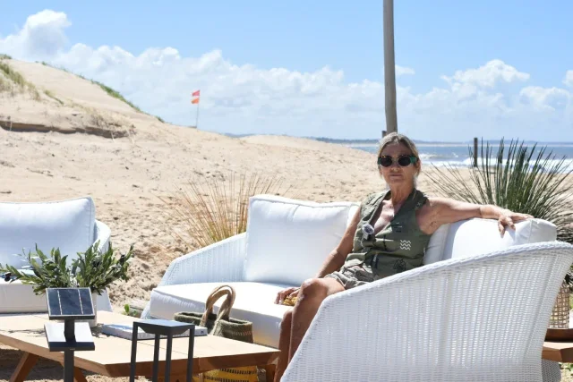 SOFA 3 CUERPOS GRACE C/ALMOHADONES en Blanco - Sillones y sofás, Uruguay | Sentido Jose Ignacio, vista 3