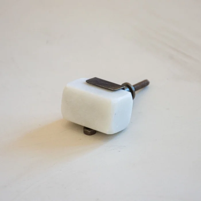 Tirador Piedra Prisma en Blanco - Percheros y colgadores, Uruguay | De Arcos
