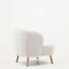 Butaca Ulit de chenilla - beige y patas de madera maciza haya acabado natural en Beige - Butacas, banquetas y puffs, Uruguay | Kavehome, vista 9 de 10