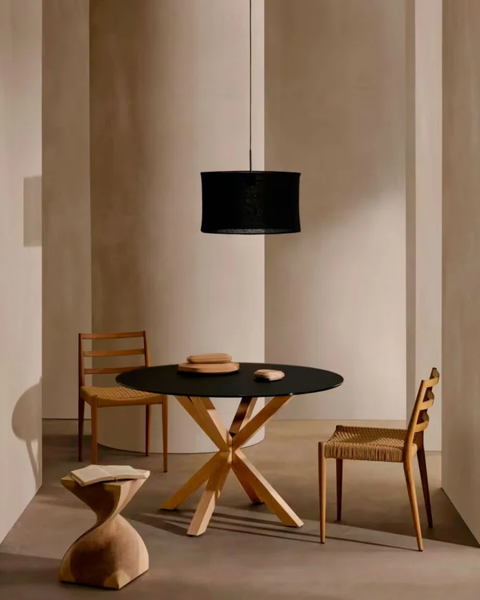 Mesa redonda Argo de cristal negro mate y patas de acero efecto madera Ø 150 cm en Negro - Mesas de comedor, Uruguay | Kavehome, vista 2