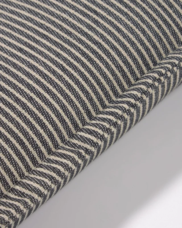 Almohadón Aleria algodón - rayas blanco y gris 45 x 45 cm en Gris - Textiles, Uruguay | Kavehome, vista 3