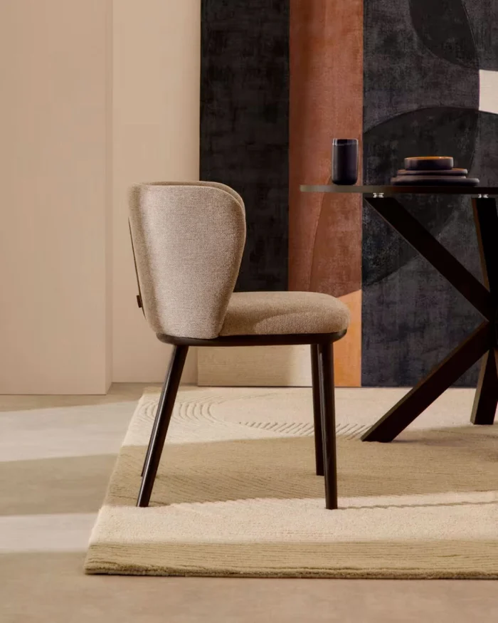 Silla Ciselia - de chenilla marrón claro y acero negro en Beige - Sillas, Uruguay | Kavehome, vista 2