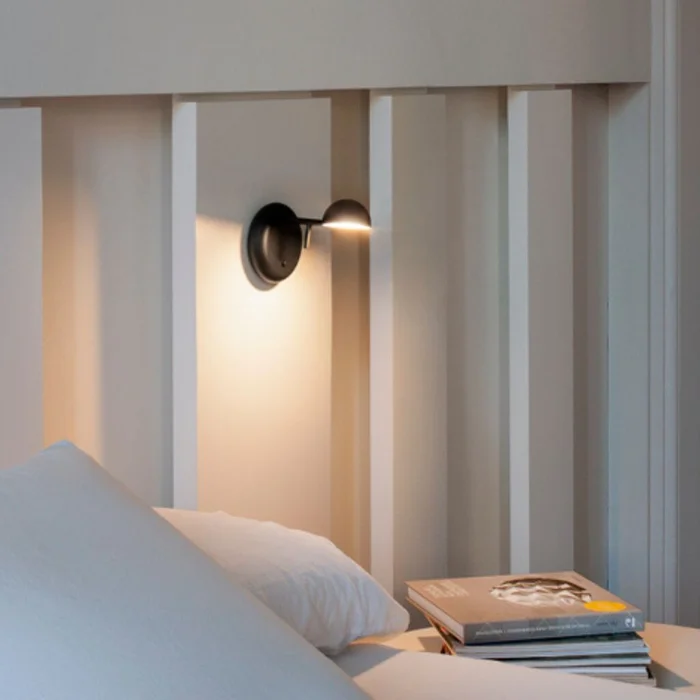 LUMINARIA DE PARED CHAPEU Negro en negro que asegura - Lámparas de mesa, Uruguay | Viasono