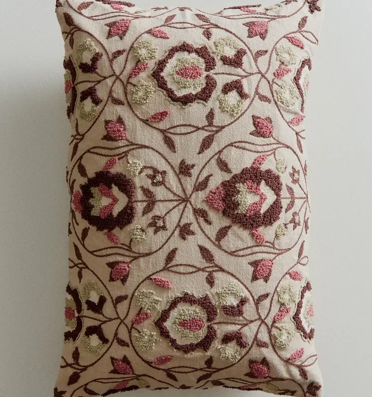 FUNDA COJÍN TUFTIN - Textiles, Uruguay | Zara Home