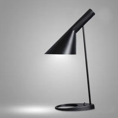 AJ table by Arne Jacobsen / black en Negro - Lámparas de mesa, Uruguay | Mad for Modern