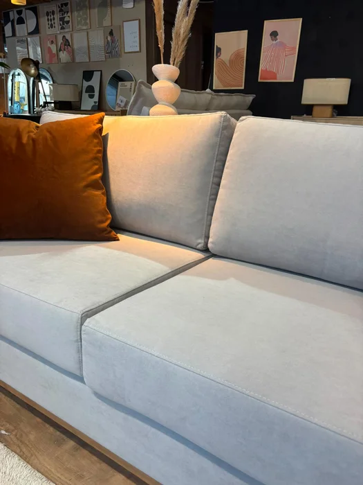 Sofá Felini 3 Cuerpos (200 cm) – Gris Claro Aqua Block en Gris - Sillones y sofás, Uruguay | Berna Home, vista 4