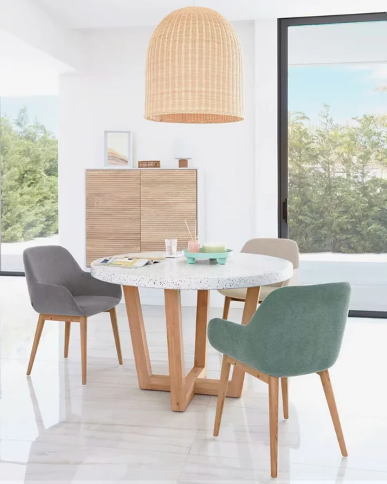 Silla Konna - verde y patas de madera maciza de fresno acabado oscuro en Verde - Sillas, Uruguay | Kavehome, vista 2