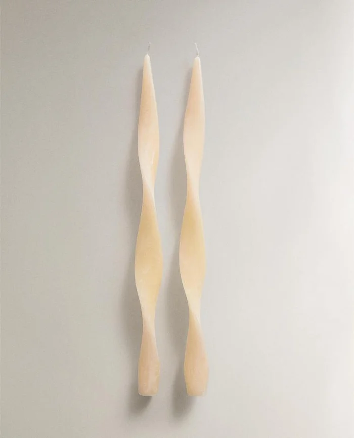 PACK VELAS DECORATIVAS TORSIONADAS (PACK DE 2) en Beige - Velas y Portavelas, Uruguay | Zara Home, vista 2