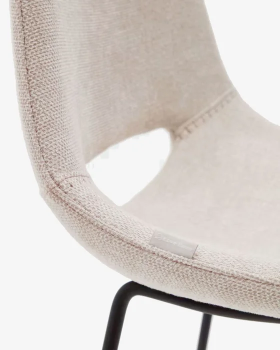 Taburete Zahara - beige y acero con acabado negro altura 65 cm en Marrón - Butacas, banquetas y puffs, Uruguay | Kavehome, vista 3