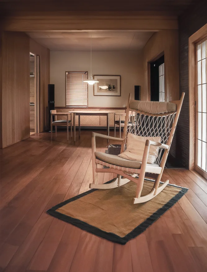 Rocking Chair | Hans Wegner en Madera natural - Butacas, banquetas y puffs, Uruguay | Mad for Modern, vista 2