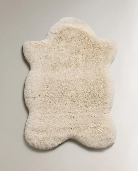 ALFOMBRA PEQUEÑA IRREGULAR PELO en Blanco - Alfombras, Uruguay | Zara Home, vista 2