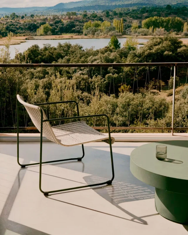 Mesa de centro Aiguablava de cemento - verde Ø 90 cm en Verde - Mesas de living, Uruguay | Kavehome, vista 3