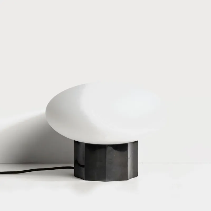 Lámpara de mesa Idela de cristal ahumado y mármol negro - Ø26 cm en Blanco - Lámparas de mesa, Uruguay | Kavehome