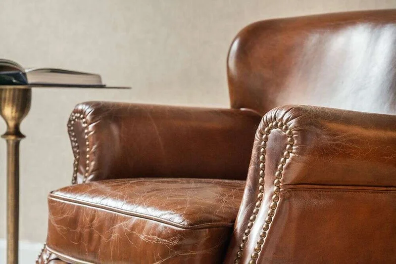 BERGERE CUERO ITALIANO ENVEJECIDO CON TACHAS en Marrón - Sillones y sofás, Uruguay | La Iberica, vista 17
