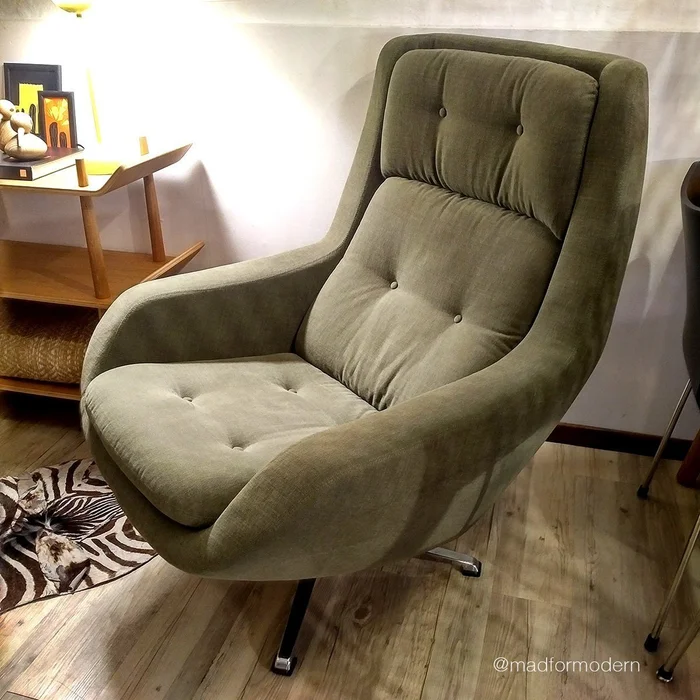 Klein Swivel Lounge | H.W. Klein en Verde oliva - Butacas, banquetas y puffs, Uruguay | Mad for Modern