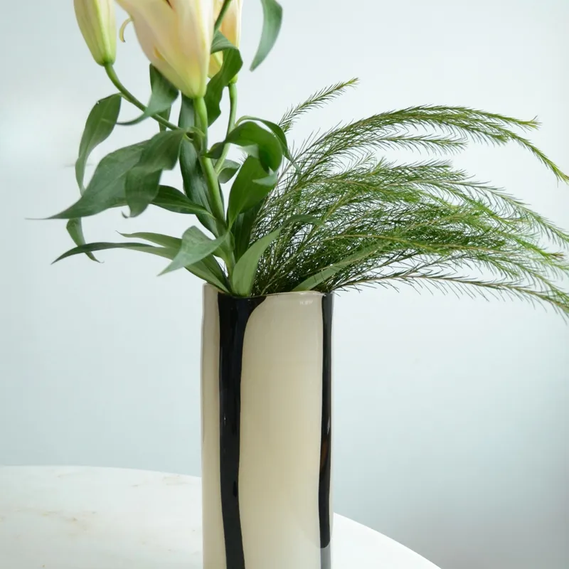 Florero Zeta 03 en Beige - Jarrones, Uruguay | Dos Orillas Casa