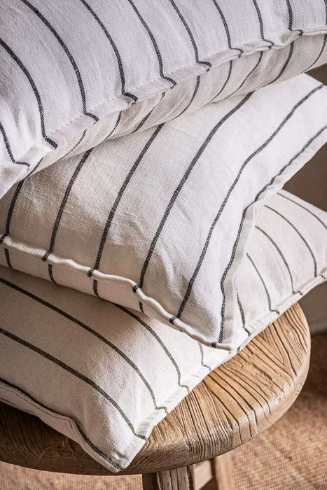 ALMOHADON LINO RAYADO GRIS - 55 X 55 CMS en Gris - Textiles, Uruguay | La Iberica