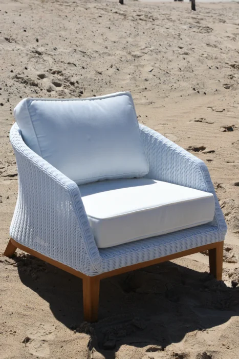 BUTACA GRACE C/ALMOHADONES en Blanco - Butacas, banquetas y puffs, Uruguay | Sentido Jose Ignacio