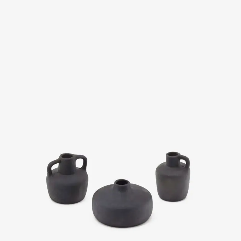 Set Sofra de 3 jarrones de terracota con acabado negro 6 cm / 7 cm / 10 cm en Negro - Jarrones, Uruguay | Kavehome
