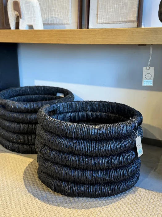 CANASTO CRAFTS TRENZADO ESPIRAL NEGRO en Negro - Canastos, Uruguay | Masinfinito Casa, vista 2