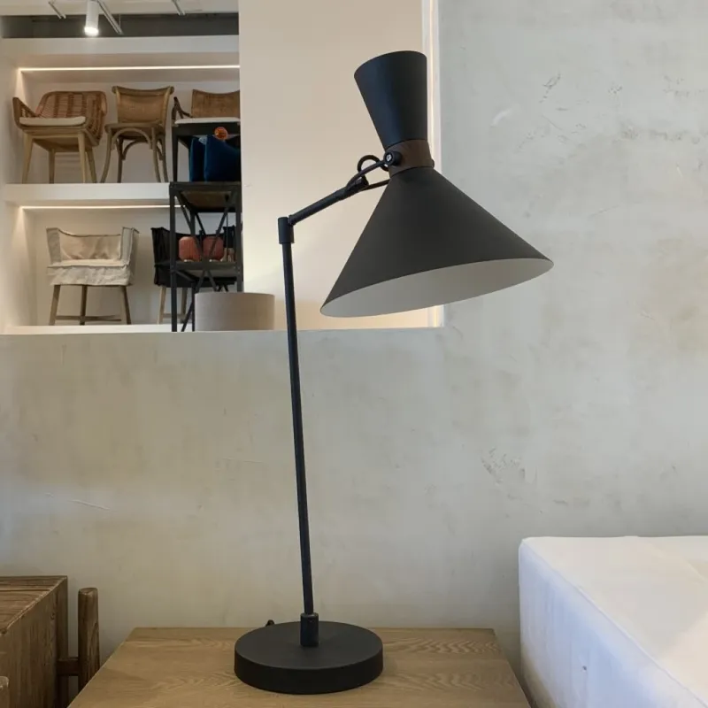Lámpara De Mesa Hoodies en Negro - Lámparas de mesa, Uruguay | Aihaus