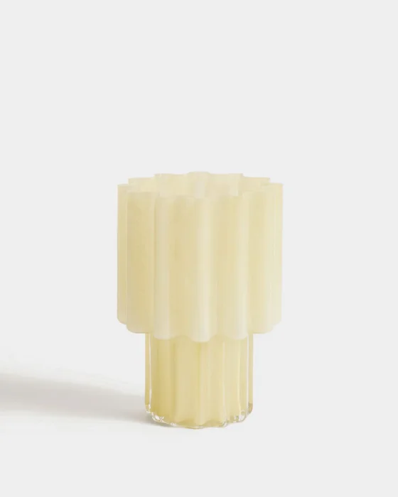 Jarrón Cristila de vidrio amarillo 25 cm en Amarillo - Jarrones, Uruguay | Kavehome