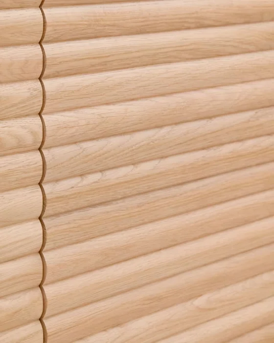 Aparador Lenon - 4 puertas madera maciza y chapa de roble 104,5 x 144 cm FSC MIX Credit en Madera natural - Aparadores y recibidores, Uruguay | Kavehome, vista 3