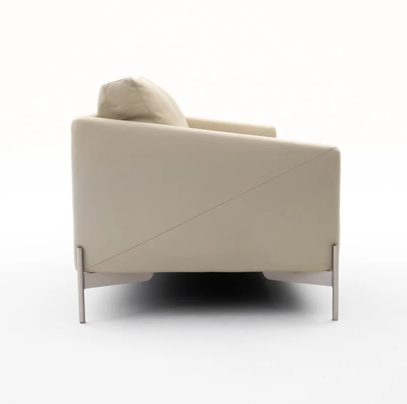 SOFA 2 CUERPOS - 100% CUERO - MODELO SANTIAGO - COLOR PERLA - PATAS CHAMPAGNE en Beige - Sillones y sofás, Uruguay | Champagne Home, vista 3