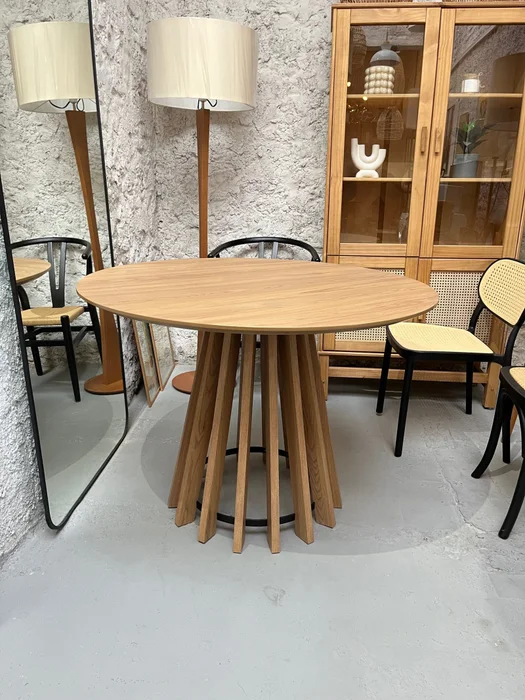 Mesa de Comedor Pipa Redonda 110 cm - Olmo en Madera natural - Mesas de comedor, Uruguay | Berna Home, vista 7
