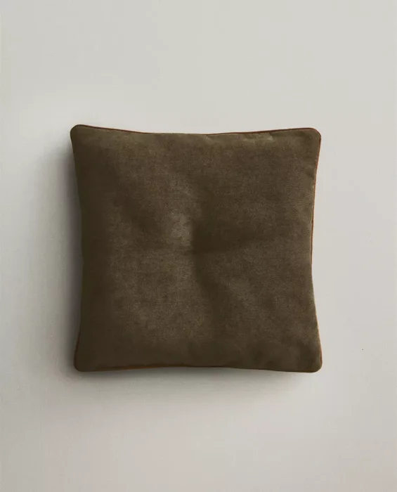 COJÍN SILLA PIPPING en Verde oliva - Textiles, Uruguay | Zara Home