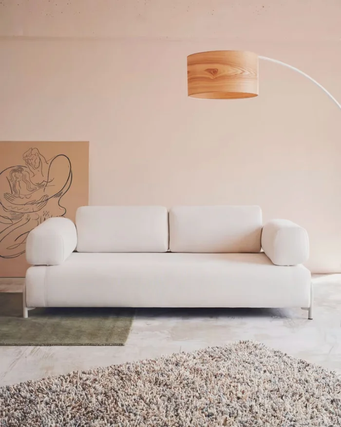 Sofá Compo 3 plazas de chenilla beige y estructura de metal gris 232 cm en Beige - Sillones y sofás, Uruguay | Kavehome, vista 2