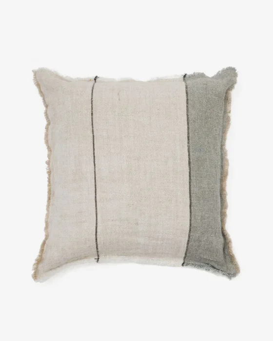 Almohadón Seloia 100% lino con rayas y flecos verde 50 x 50 cm en Verde - Textiles, Uruguay | Kavehome