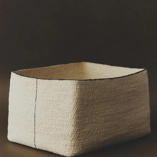 CESTA CUADRADA LÍNEA - Canastos, Uruguay | Zara Home