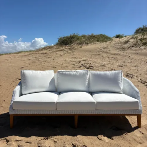 SOFA 3 CUERPOS GRACE C/ALMOHADONES en Blanco - Sillones y sofás, Uruguay | Sentido Jose Ignacio