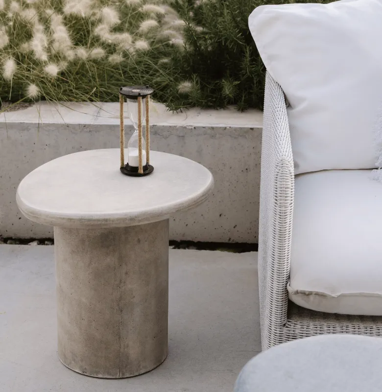 MESA CEMENTO ORGANICA WEATHERED en Gris - Muebles para el exterior, Uruguay | Masinfinito Casa