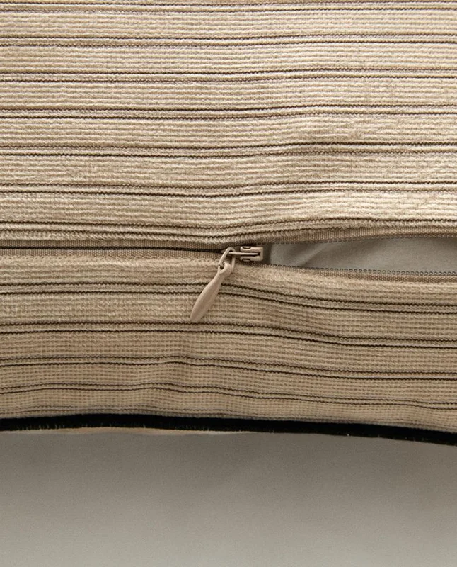FUNDA COJÍN VELVET RAYAS en Beige - Textiles, Uruguay | Zara Home, vista 5